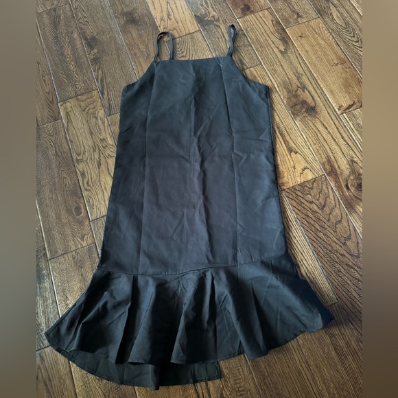 Kuashidai Black Ruffle Spaghetti Strap Mini Dress - Picture 2 of 4